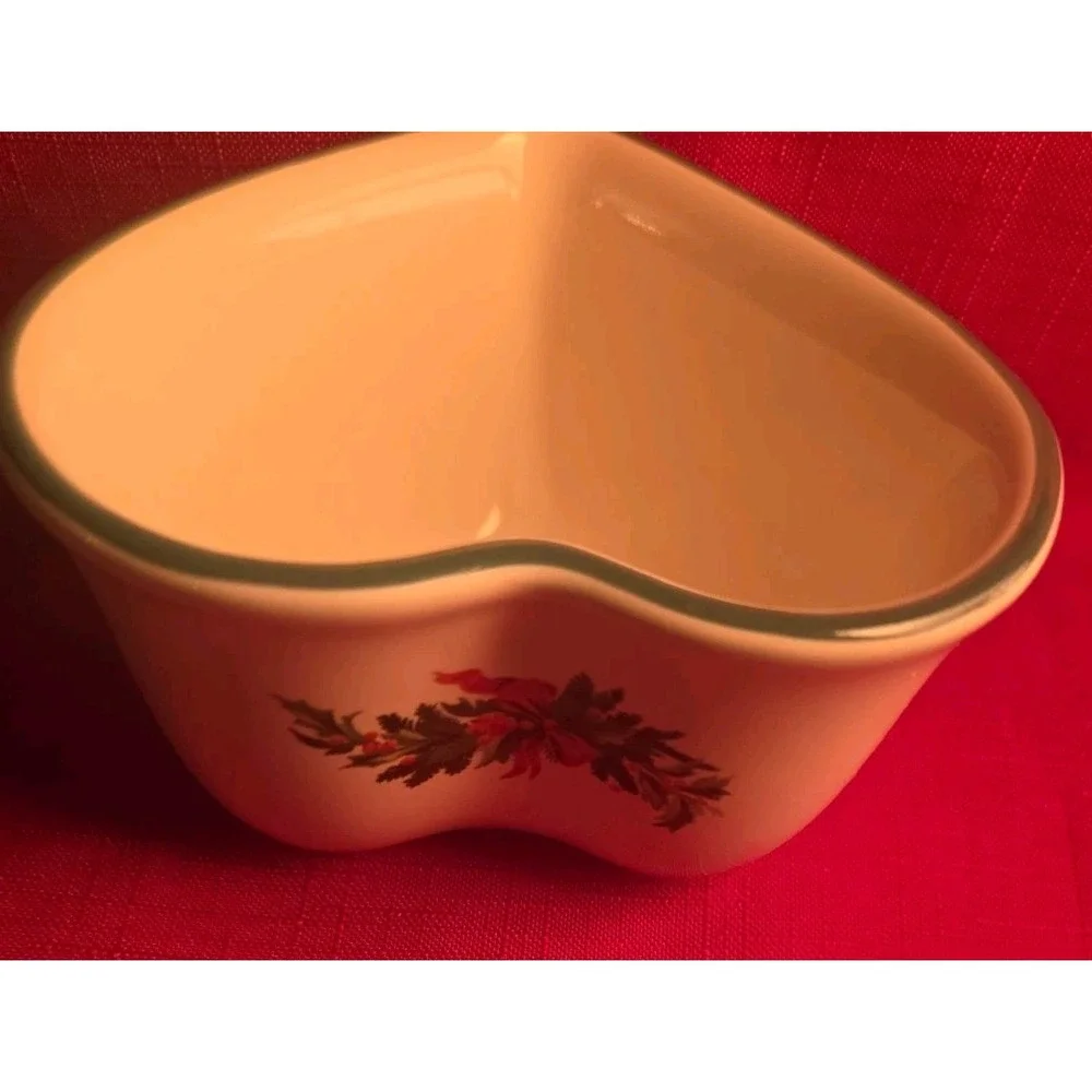 Pfaltzgraff Christmas Heart  Dish 